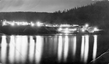 Cariboo Gold Quartz at night, wpH976